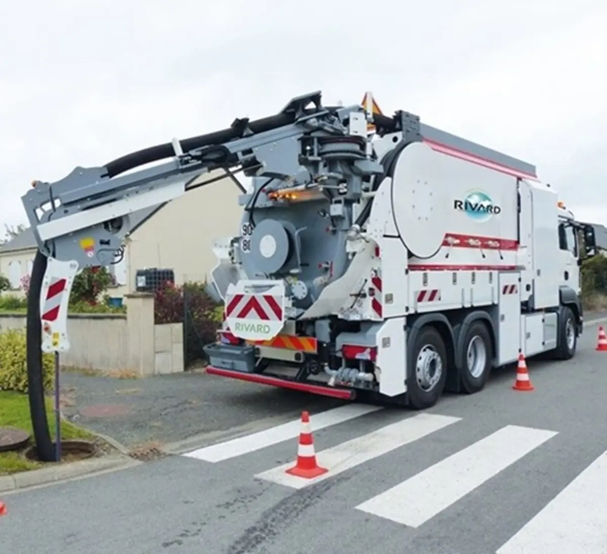 Curage de canalisation par hydrocureur dans le Val-d'Oise